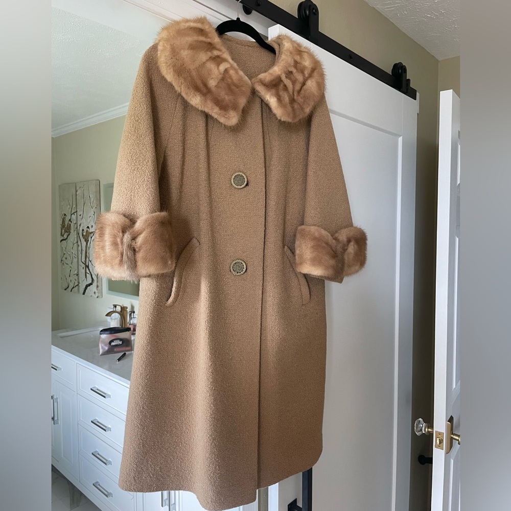Youthcraft Vintage Elegant Tan Wool Pea Coat with Mink Fur Trim